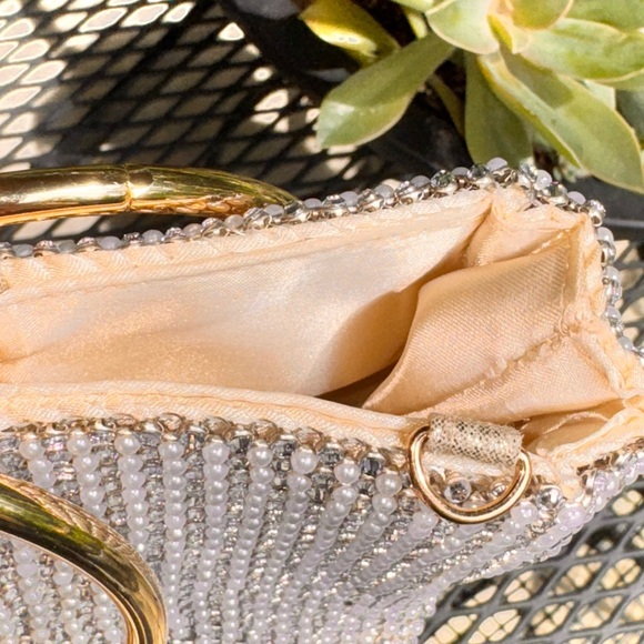 NEW without tags Elegant Gold Beaded & Gold Handbag - Picture 13 of 13